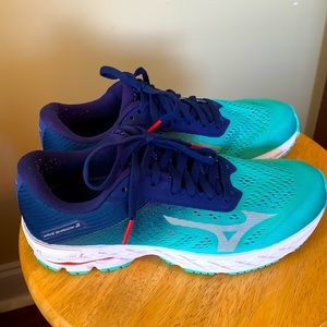 Mizuno Wave Shadow 3 - Size 6.5